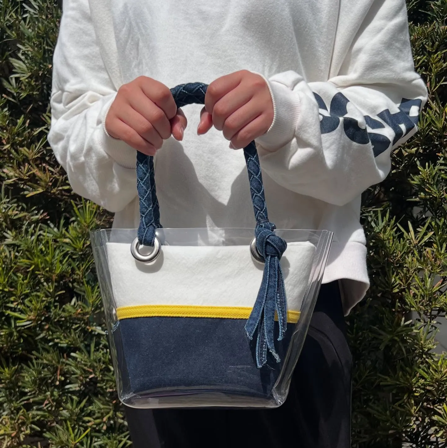 今年のクリアはカラフルに