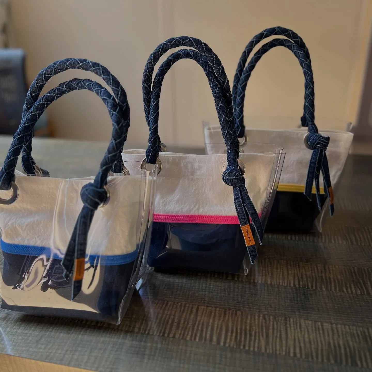 今年のクリアはカラフルに