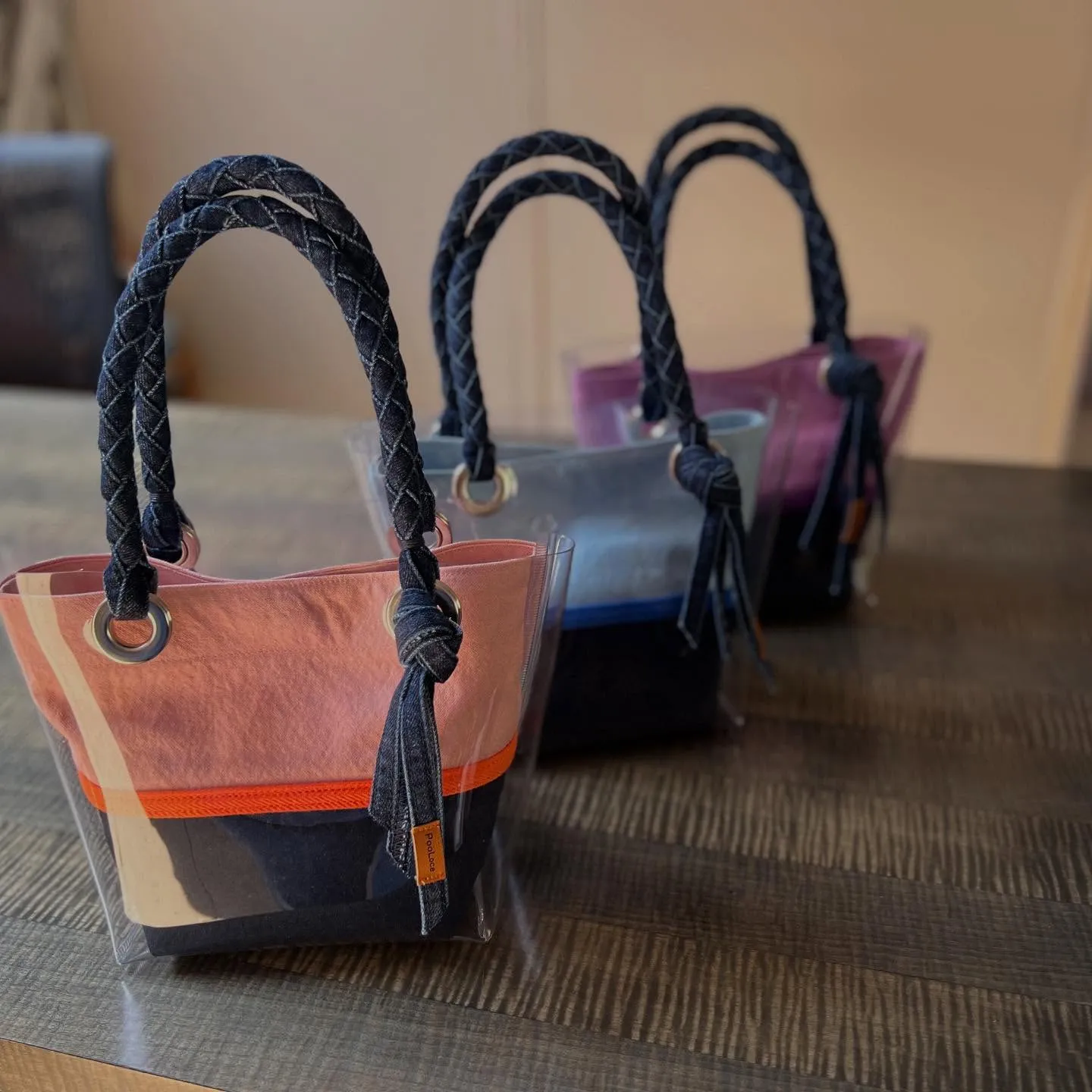 今年のクリアはカラフルに