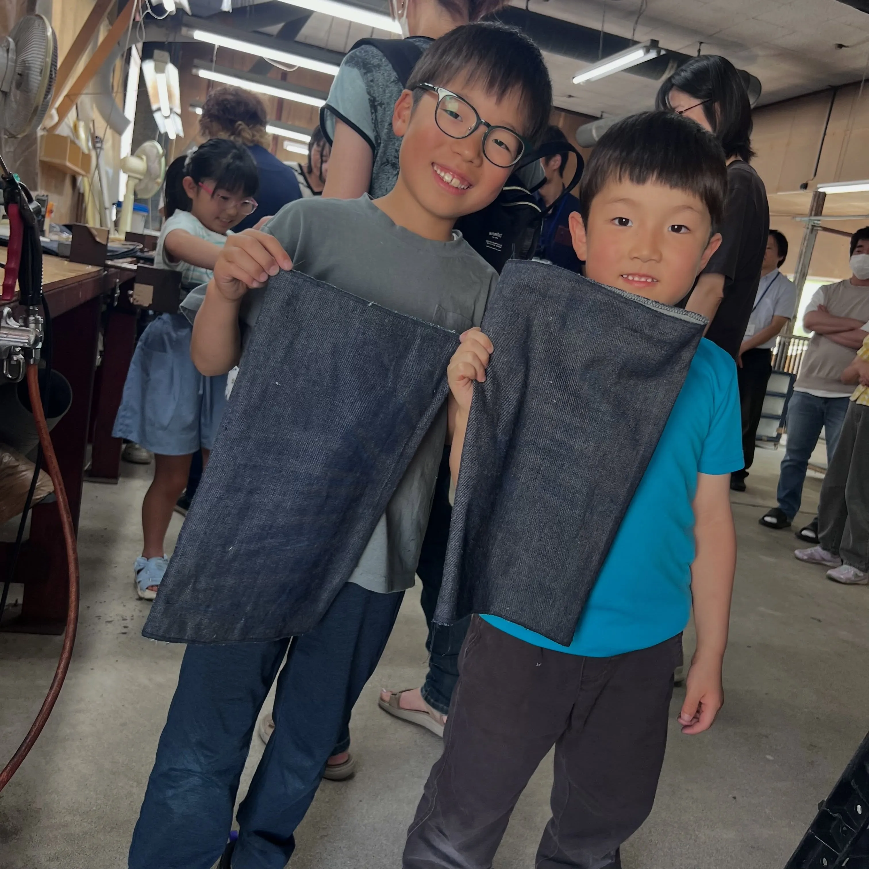 「工場見学とデニム削り&バンダナタイダイ染め体験」